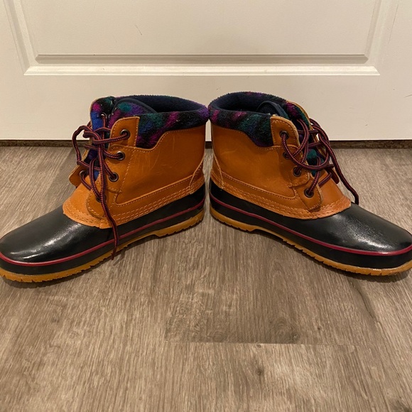 ❌SOLD❌ Bass Matterhorn Duck Boots - Picture 2 of 7